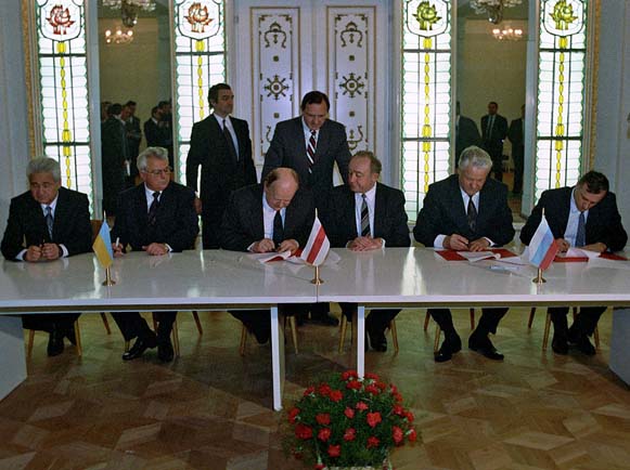 Image - The signing of Belavezha Agreement (1991).